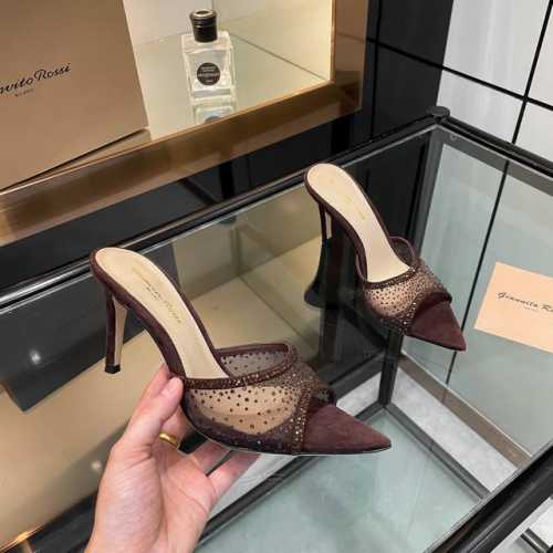 gianvito rossi 2024 新款拖鞋顶级版本，代购品质！施华洛奇水钻尖头高跟拖鞋，宛如从童话中走来的仙履。施华洛奇水钻璀璨耀眼，如同繁星点点镶嵌其上