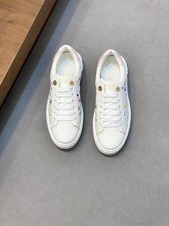 Louis Vuitton 路易威登 -高端品质 原单 情侣装 -鞋面：进口丝绸小牛皮、3D压印品牌图腾、鞋舌.后跟.电绣品牌Logo -内里：品牌帆布、垫脚； - 点击图像关闭