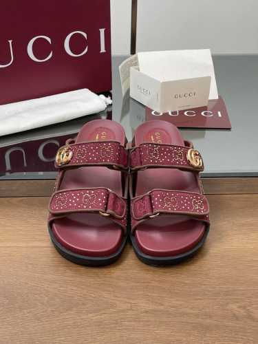 GUCCi高端精品 福利 2025古驰早春系列GG水晶烫钻魔术贴双G G扣沙滩拖鞋凉鞋顶级代购品质！原版1:1复刻，毎个细节皆经过精心打磨细腻制作.可与ZG对比