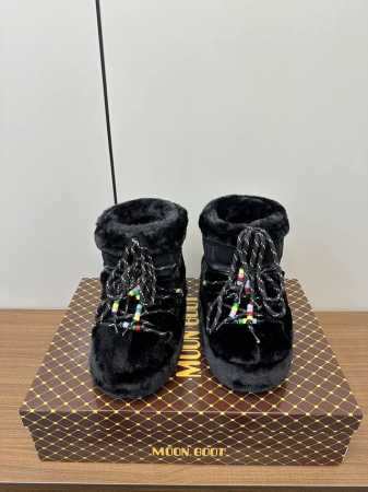 Moon Boot2024vs秋冬最新款雪地靴针织系列 忘了UGG吧，时髦人都在穿Moon Boot雪地靴 如果你难以接受UGG的复兴 那现在有一款更另类的雪地 - 点击图像关闭