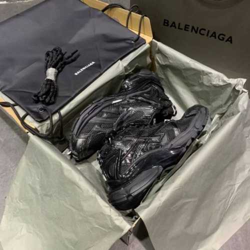 P590 顶级版本巴黎世家 Balengiacige Runner老爹鞋 全黑 男女款尺码：35-46码
