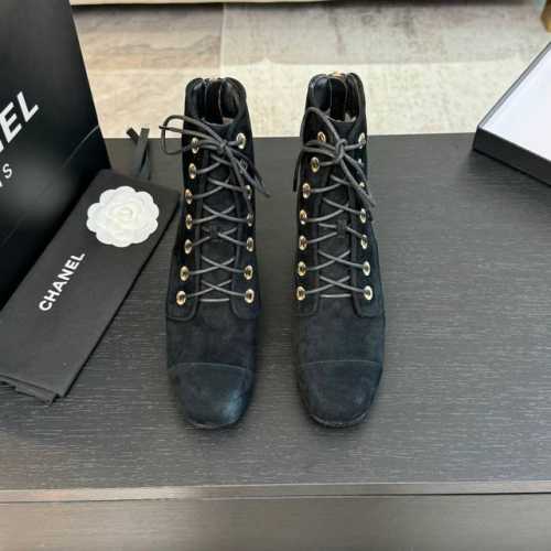 代购级 Chanel 小香 24ss 秋冬新款 圆头绑带短靴 这款厚底在欧美街拍中出境率超高，ins也是火了一把，调鞋楦都调了一个月 整体线条流畅性保持跟原版一