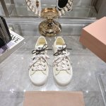出厂 Miu Miu 缪缪 25Ss春夏新款 复古 休闲鞋 本季Miu Miu延续了该风格推出了专属款，整体鞋型线条简约＋轻薄鞋底设计，配色大胆时尚~相信还会