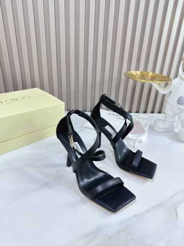 冲量价: JIMMY CHOO 吉米周 是一个非常全面之尊贵时尚生活品牌， 香港,美国等大时尚博主及明星的同款表带女士高跟，中跟，平跟后空凉鞋系列。 澳大利亚尖