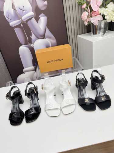 工厂p价 女装女鞋 运动原单上新啦！2025Louis Vuitton 专柜经典款，经典永不过时， 面料：头层牛漆皮， 内里 垫脚；羊皮 跟高：6.5Cm 码数