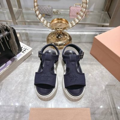 出厂 Miu Miu 25Ss春夏新款松糕厚底帆布罗马露趾休闲凉鞋 质感非常高级 厚底设计非常容易驾驭穿搭 搭配袜子 更显新潮 ！大长腿利器 超级推荐！ 鞋面采