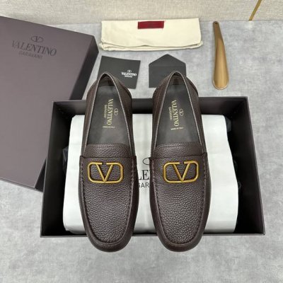 实价 Vt新品驾车鞋 华伦官网同步发售 经典款式包子鞋 纯手工缝制 鞋帮皮革鞋鞍处金属v字母粒扣徽标 懒人专属一脚蹬套脚包子鞋 精致手工缝线 做工细节堪比专柜