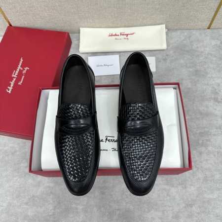 Sf 菲拉～ Ferragam* 经典男士乐福鞋皮鞋 官方售价rmb 9570 可休闲可正装皮鞋 采用进口开边珠 进口牛皮手工改色擦色打造 编织牛皮鞋面饰三角横 - 点击图像关闭