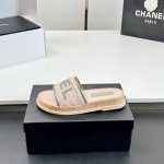 工厂出 高版本！Chanel 香奈儿。木纹底 凉鞋拖鞋专柜大爆款，香家女孩无法抗拒的蜜儿鞋，颜色盲入就好，超柔软小羊皮上脚不存在磨脚，实用性颜值都具备了，这季蜜