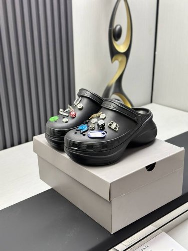 Balenciaga × Crocs 情侣款尺码：35 36 37 38 39 40 41 42 43 44 45 Balenciaga×Crocs 呆萌可爱款