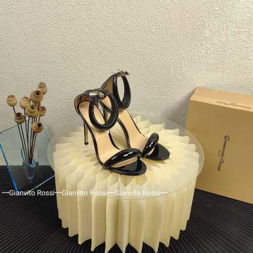 顶级版本： 漆皮款 吉安维托 罗西 Gianvito Rossi Eiko Stiletto，轻松移动。这款 胖胖高跟凉鞋 秉承了其传统意大利工艺，专注精巧细节