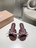 出厂价p Miumiu2025新款凉鞋系列时尚洋气 夏日清凉标配 面料材质 .羊皮+蝴蝶结元素搭配 垫脚羊皮里 意大利进口真皮大底 码数: 34-40 34-4