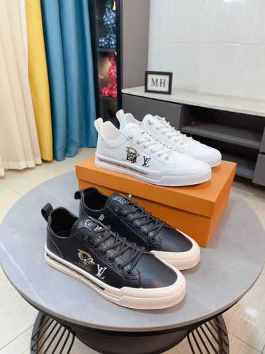 出厂价P Lv 男鞋高端品牌：官网1：1最新力作：鞋面采用意大利进口头层牛皮冲孔设计全真皮内里制作，让行走更加便捷舒适！独家新款，惊世之作！打造时尚个性衬托你的