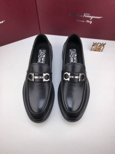 ferragamo 高品质 超软牛皮 商务小皮鞋 进口胎牛 皮质细腻柔软 裹脚舒适 光泽好 档次高 质感一流 优质的五金Logo 柔软的羊皮里 橡胶软底 柔软轻