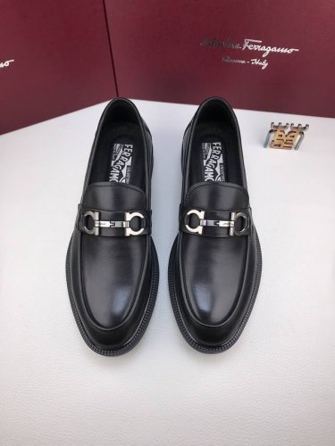 ferragamo 高品质 超软牛皮 商务小皮鞋 进口胎牛 皮质细腻柔软 裹脚舒适 光泽好 档次高 质感一流 优质的五金Logo 柔软的羊皮里 橡胶软底 柔软轻