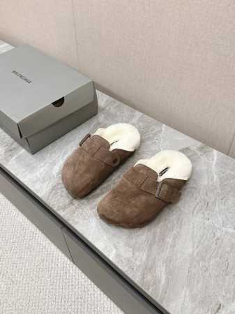 男装10 BALENCIAGA巴黎世家情侣款勃肯拖 出毛里了 Sunday Suede Mule五指勃肯24秋冬秀款勃肯凉拖，五个冲动的脚指印太可爱了，脚感也很 - 点击图像关闭