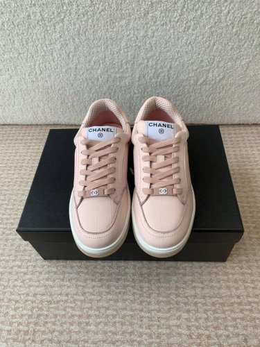 chanel 25Ss 早春度假系列运动鞋 休闲鞋 原版购入开发 做货 经典设计 重新演绎手绘漫画风 空白区可自行涂鸦上色，白底黑边的勾勒方式 赋予运动鞋新的气