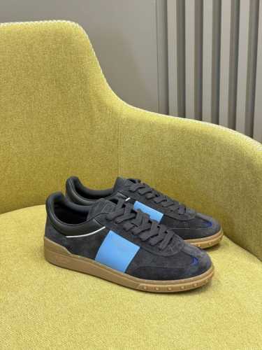 出厂 顶级版 valentin O Ss24 New Arrival v家 春夏德训鞋新品 情侣款 舒适好穿经典百搭不挑人 小牛皮材质 质感拉满 恰到好处的细节