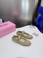 橙子出厂价p miumiu 缪缪 春夏新款 一字带玛丽珍鞋 松紧芭蕾舞鞋 平底单鞋 秀场工艺来自Miu Miu系列的细节特写 新季的潮流要素 与此刻挚爱的概念