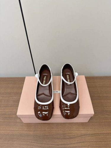 miumiu 谬谬2025春季新款玛丽珍时尚单鞋 原版 1 1开发 各大明星 网红的热爱款 亲肤柔软春秋季必备款 鞋面简约设计性感 经典百搭 面料完全对版的柔软