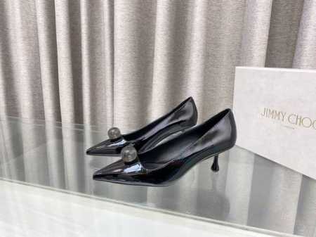 Jimmy Choo2025Ss.初春新款元宝水滴跟。 优雅与奢华完美融合 搭配大衣高级感满满。 1面料: 裸色漆皮，黑色漆皮 2内里： 进口意制小羊皮 超级柔 - 点击图像关闭