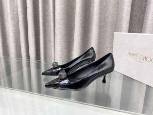 Jimmy Choo2025Ss.初春新款元宝水滴跟。 优雅与奢华完美融合 搭配大衣高级感满满。 1面料: 裸色漆皮，黑色漆皮 2内里： 进口意制小羊皮 超级柔