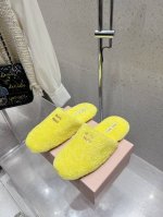 miumiu 2024新款羊毛拖鞋甜美清新，真的太容易捕获少女的心散发出独特时尚美感，怎么会这么好看越看越上头 甄选对版羊毛面料，羊皮内里 私模橡胶防滑大底 尺