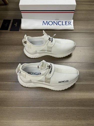 Moncler 盟可睐 蒙口 -高端品质 原单 -鞋面：进口飞织布匹、注塑品牌logo、车缝品牌塑胶模块、品牌织带装饰 -内里：帆布布匹 -大底：超轻tpu 发