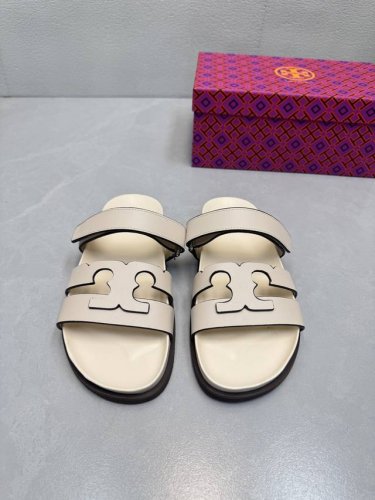 顶级版本 莞货 纯原Tory Burch Tb 二舅拖鞋 时下最火的勃肯拖鞋 鞋面采用意大利进口牛皮制成 鞋面处标志性的具有时尚气息的品牌牛皮T字恰到好处的覆盖
