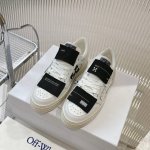 off-White2025年早春新款， Off-White是这几年流行的时尚潮流， 原数据打造的一双见一眼就想拥有的美鞋 鞋面:头层牛皮 内里:牛皮 大底:橡胶