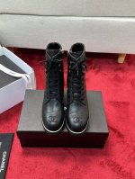 Chanel 24B经典款短靴 又美又飒不磨脚 酷帅机车风短靴 超火爆 短靴人气王 标准性菱形电绣 金属双C扣 手工串皮条 三层组合大底香看着厚厚的跟却意外的轻