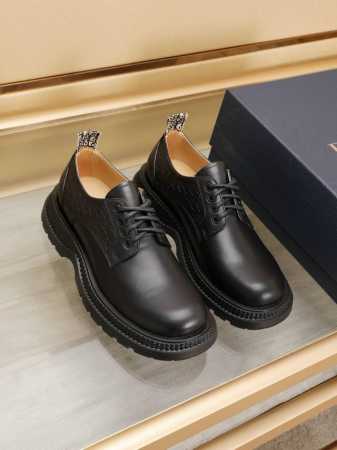 工厂 Dior Buffalo新款低帮德比休闲皮鞋，2024春季男装系列新品，将打破常规的特色元素与 Dior 的高订美学风格理想结合。原版头层牛皮革鞋面搭配饰 - 点击图像关闭