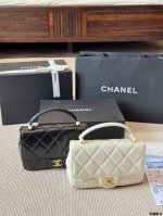 头层皮 Chanel Cf手提 慵懒随性又好背 上身满满的惊喜 高级慵懒又随性 彻底心动的一只 Size：20 15Cm