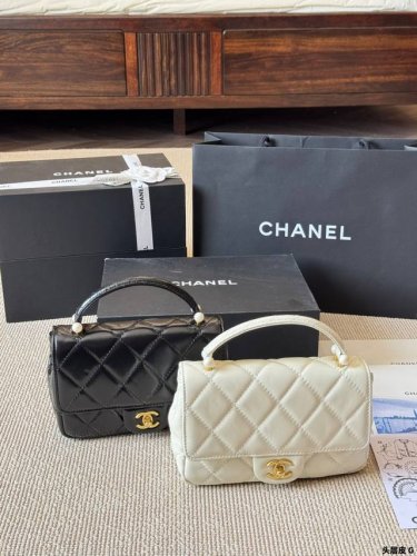 头层皮 Chanel Cf手提 慵懒随性又好背 上身满满的惊喜 高级慵懒又随性 彻底心动的一只 Size：20 15Cm