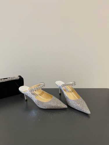 jimmy Choo 最高品质 最新经典钻石链条 渐变烫钻 重工艺水晶半拖鞋单鞋 同步专柜 主打精致 舒适度休闲 甜美 无解风都轻松满足 Blingbling