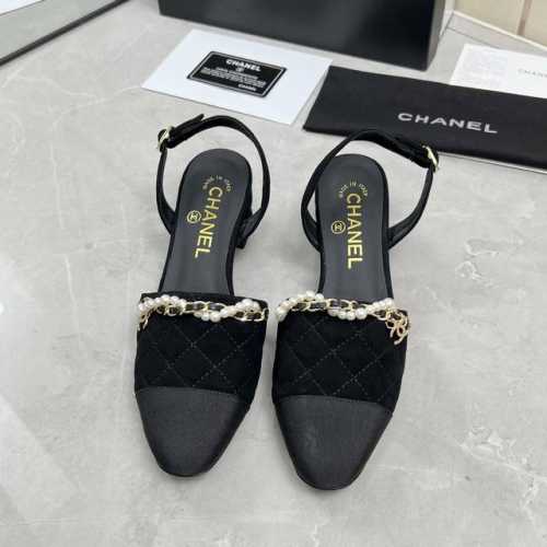 Chanel 香奈儿 25Ss新品粗跟凉鞋 小香家经典的菱格元素搭配珍珠链条 火爆上新 这一季香家大爆款！真的一眼爱了 鞋面：牛皮 羊猄 内里：进口羊皮里 大底