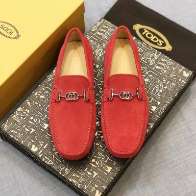 Tods 男士豆豆鞋 专柜同步新款 高端品质 磨砂皮杏色牛里.原版包装。红色，尺码38-45。 正常皮鞋码，按平时皮鞋码拍，运动鞋穿40就拍39 。。。