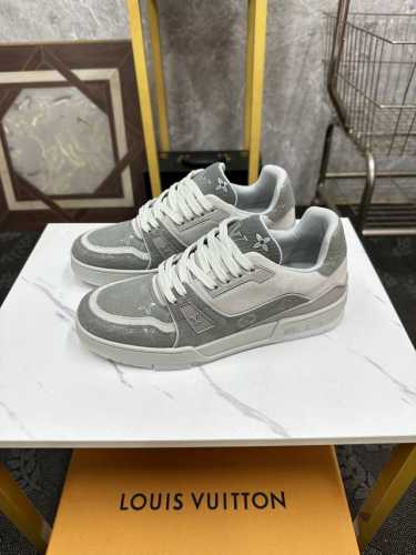 Lv 路易威登 走秀款，原版1:1开发顶级版本！！！ 鞋面由意大利进口丝绸牛皮+3D打印渐变色网面、带夜光、鞋舌、后跟电绣logo标志，侧边饰有品牌logo标志