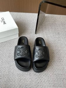 Celine 25Ss春夏新款罗马厚底凯旋门拖鞋 度假风必备 赛琳沙滩拖鞋 厚底拖鞋 原版本购入开发 专柜最新 进口羊皮面料超级柔软舒适原版开模橡胶大底 码数：