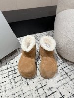 男+20 #情侣款 Balenciaga巴黎世家 24 秋冬 阿拉斯加 情侣雪地靴 短靴 洛杉矶大秀之后引来一波新的高潮 简直太炸了 众多明星纷纷种草 ，说是雪