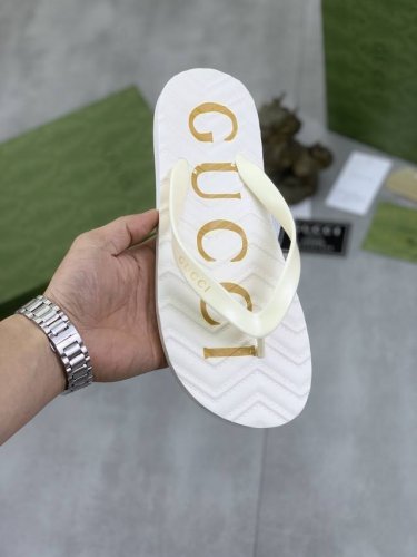 工厂p价p 实价 Gucci 古驰新款休闲拖鞋，官网1:1、高品质 完美做工 透射出一种尊贵奢华，高端超凡工艺中升华其奢侈定义。码数；38-46。 3色选