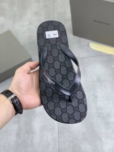 工厂p价p 实价 巴黎世家 新款休闲人字拖鞋，官网1:1、高品质 完美做工 透射出一种尊贵奢华，高端超凡工艺中升华其奢侈定义。码数；38-46。3色选