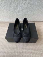chanel小香 25Ss 春夏鞋头电绣双C Logo点缀，玛丽珍 粗跟单鞋 宛如女神脖子上的项链，上脚包裹性非常好，上脚跟显瘦，真的是超级精致！ 复古的玛丽珍