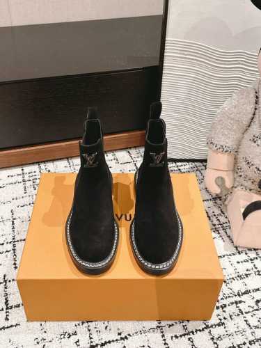 顶级品质 louis vuitton fw24 new arrival～ L家经典切尔西短靴2024秋冬新品 版型超正 圆润立体的鞋型，lv经典之作！ 鞋面甄选