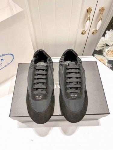 橙子出厂价p prada 普拉达2025新款 圆头系带平底休闲鞋 德训鞋 运动鞋 码数：35-40