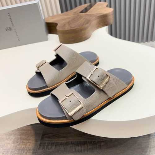 brunello Cucinelli Bc新款男士绒面皮革搭扣凉鞋，采用绒面牛皮革前带，柔软亲肤，让您轻松调节出舒适穿着感。绒面皮革鞋内底与真皮鞋外底、超轻微孔