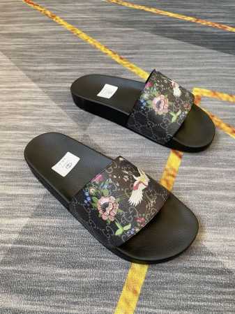 调工厂价 男装男鞋 运动原单古驰 Gucci 2025春季新款，蛇年爆单新品，情侣款一字拖，男女同款拖鞋，脚感舒适，帅气百搭，码数35-46 - 点击图像关闭