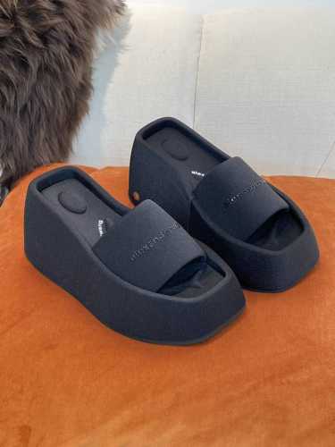 p直销 大爆款转图必卖 alexander Wang 亚历山大王 Ss22 New Arrival 大王 春夏厚底拖鞋 发泡材质实体 外面包裹科技布面 轻盈舒适