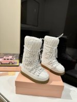 雪地长靴 MiuMiu缪缪最新系列，女士徽标尼龙华达呢雪地派对金属标双色厚底收缩系带羽绒雪地靴滑雪靴胖头靴！ 有轻奢的内蕴品质，自带温暖的腔调，材穿着舒服，爱
