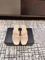 代购级 Chanel 25Ss 香奈儿 凉鞋 早秋系列火爆上新，这一季香家小爆款！ 真的一眼爱了，经典拼色完美搭配！ 真的超级有个性，是这款鞋子最大的亮点，醒目